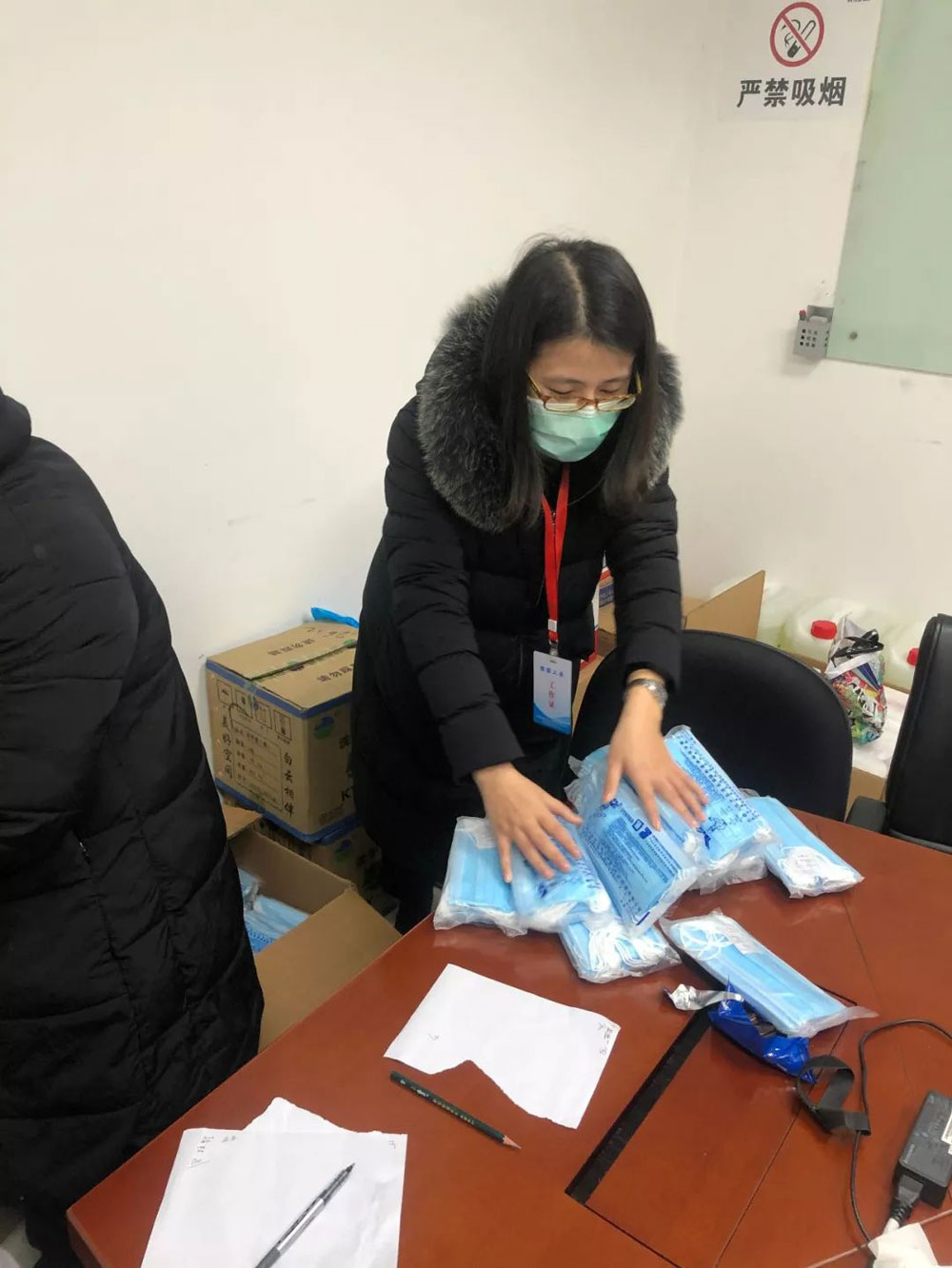 志愿者活动防疫物品发放1.jpg